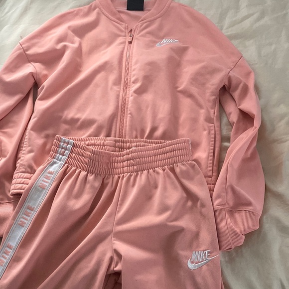 pink womens nike tracksuit